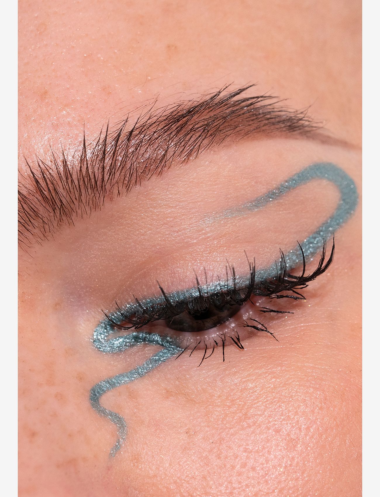 LH Cosmetics - Crayon - bliv klar til date night - risha - 1