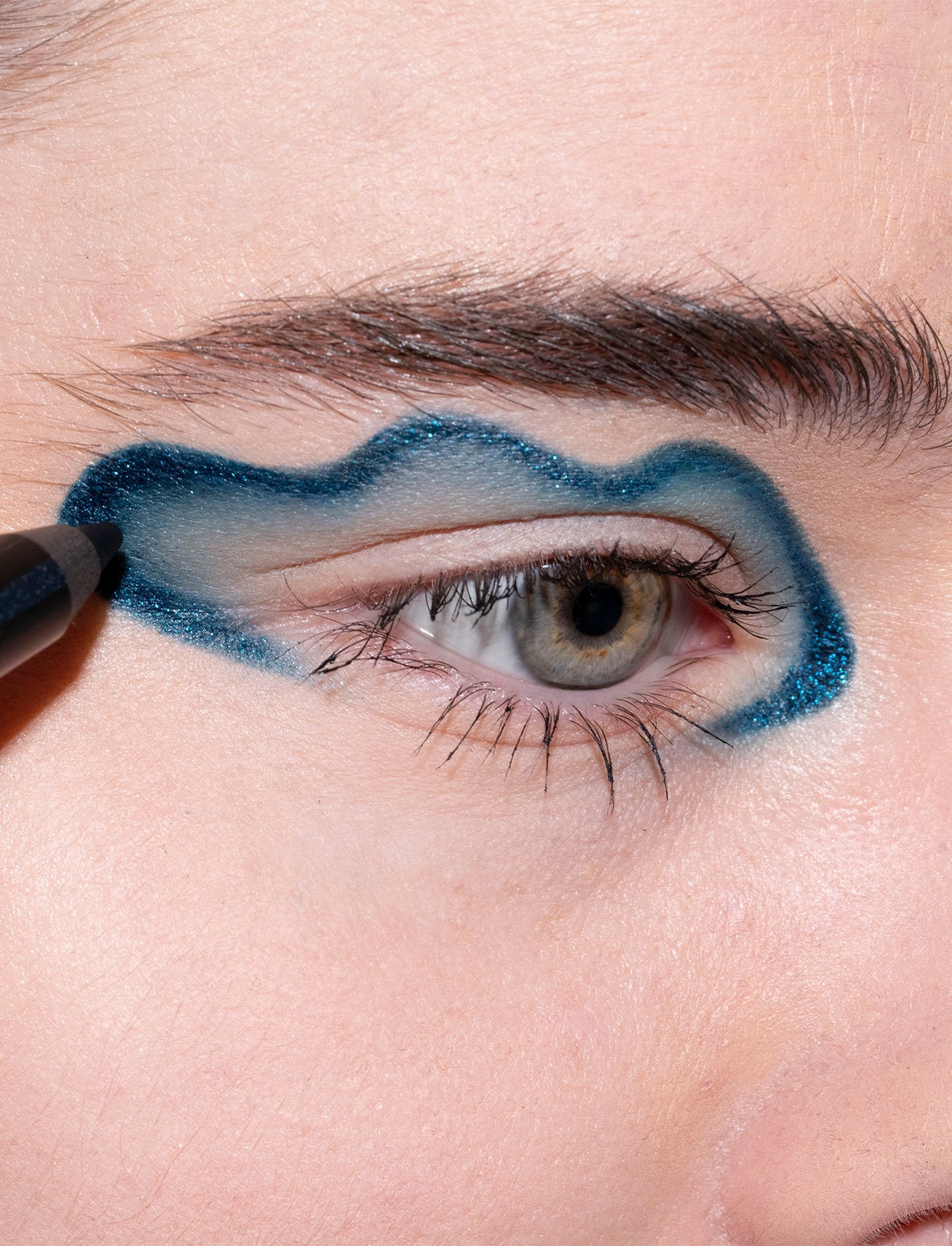 LH Cosmetics - Crayon waterproof eye & lip pencil - læbeprodukter - atria midnight blue shimmer - 2