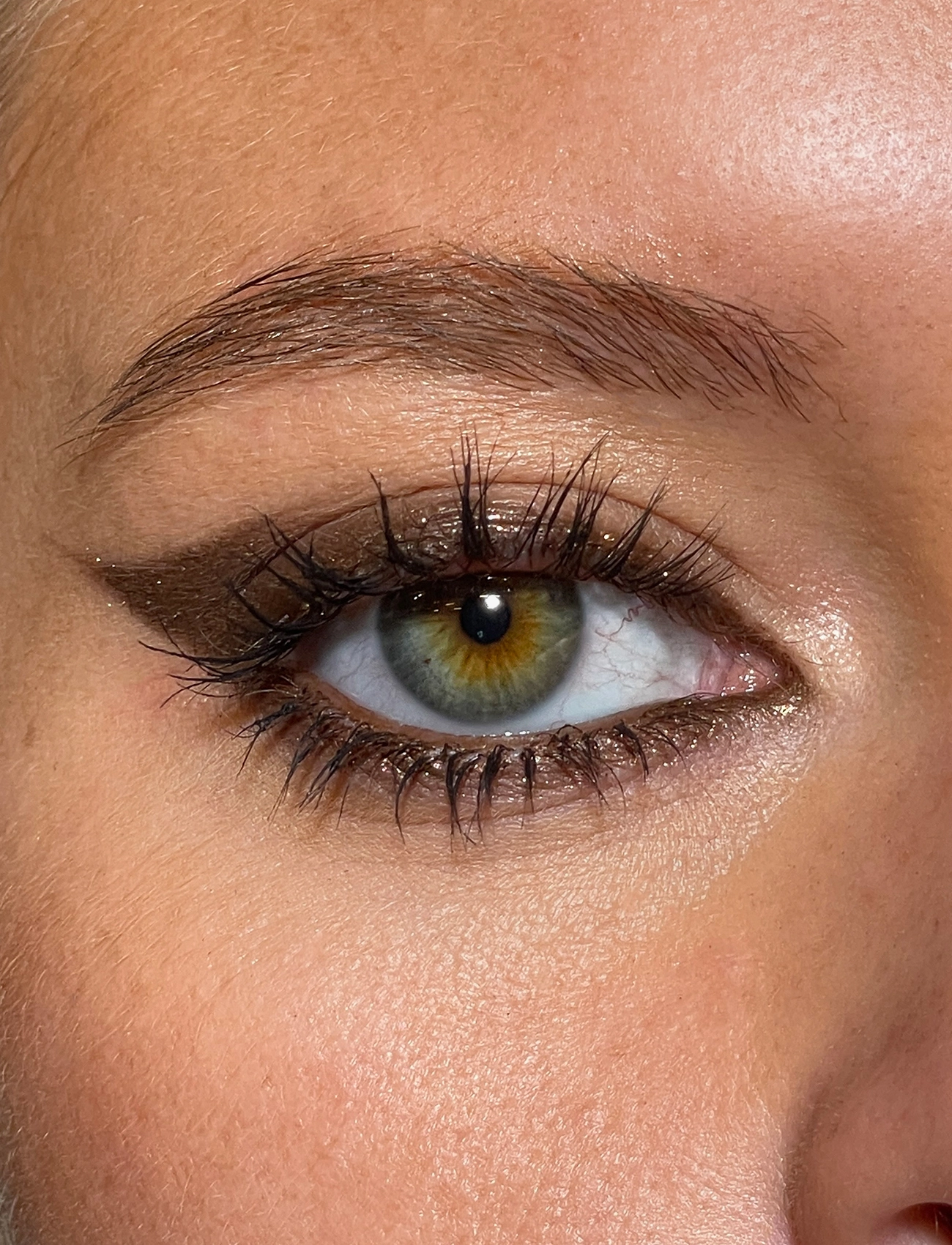 LH Cosmetics - Crayon - Ögon & bryn  - maia - 2