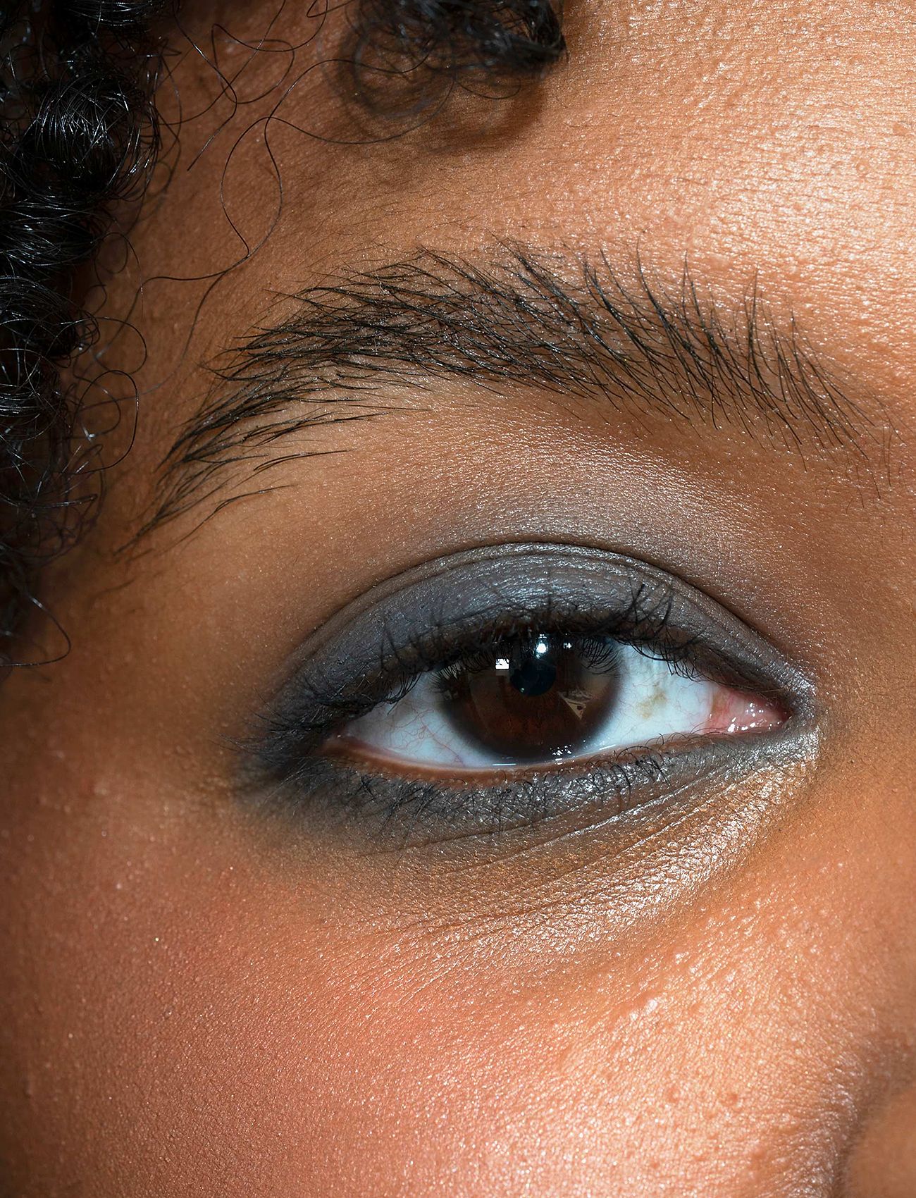 LH Cosmetics - Crayon Grey - redo för date night - grey - 3