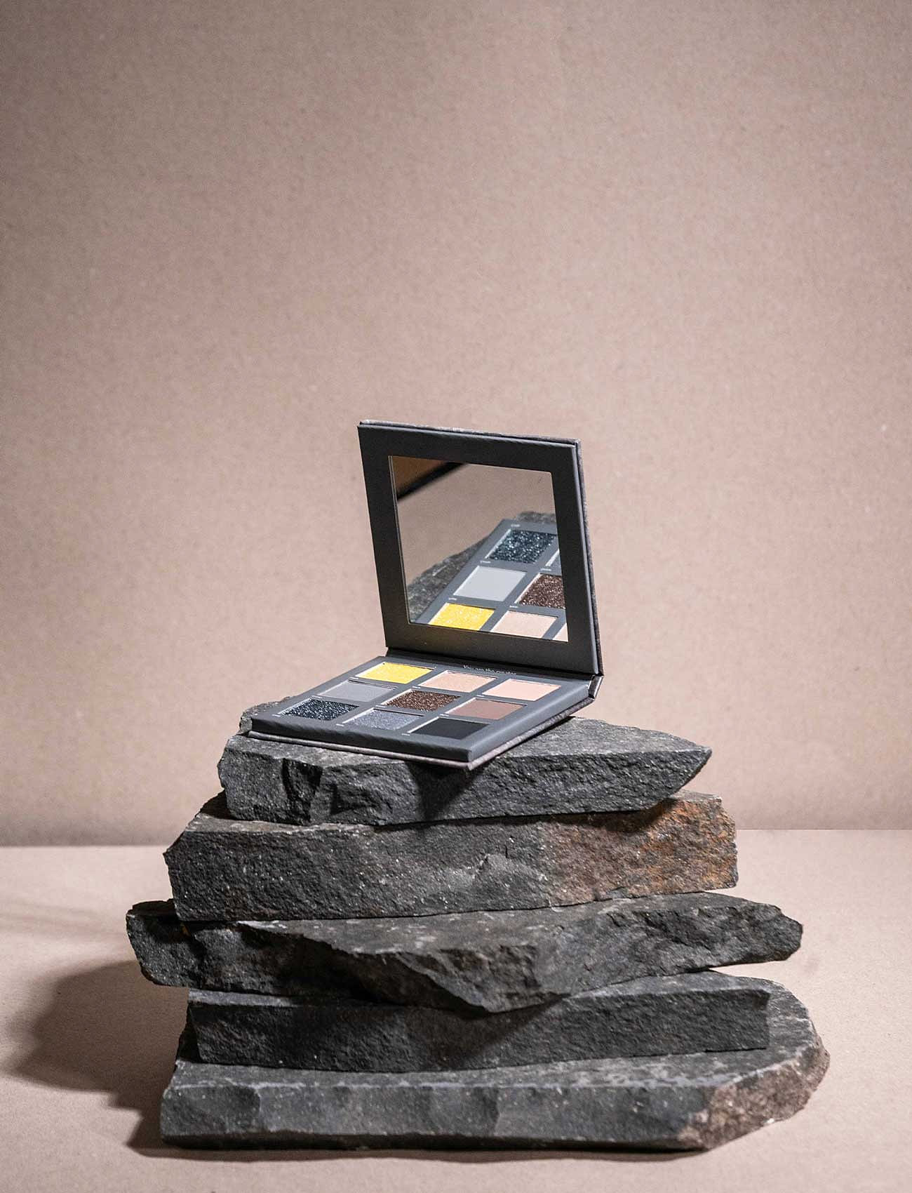 LH Cosmetics - Aim higher palette - eyes & brows - flash, pitch, slab, crimp, smear, dyno, crag, beta, crux - 4
