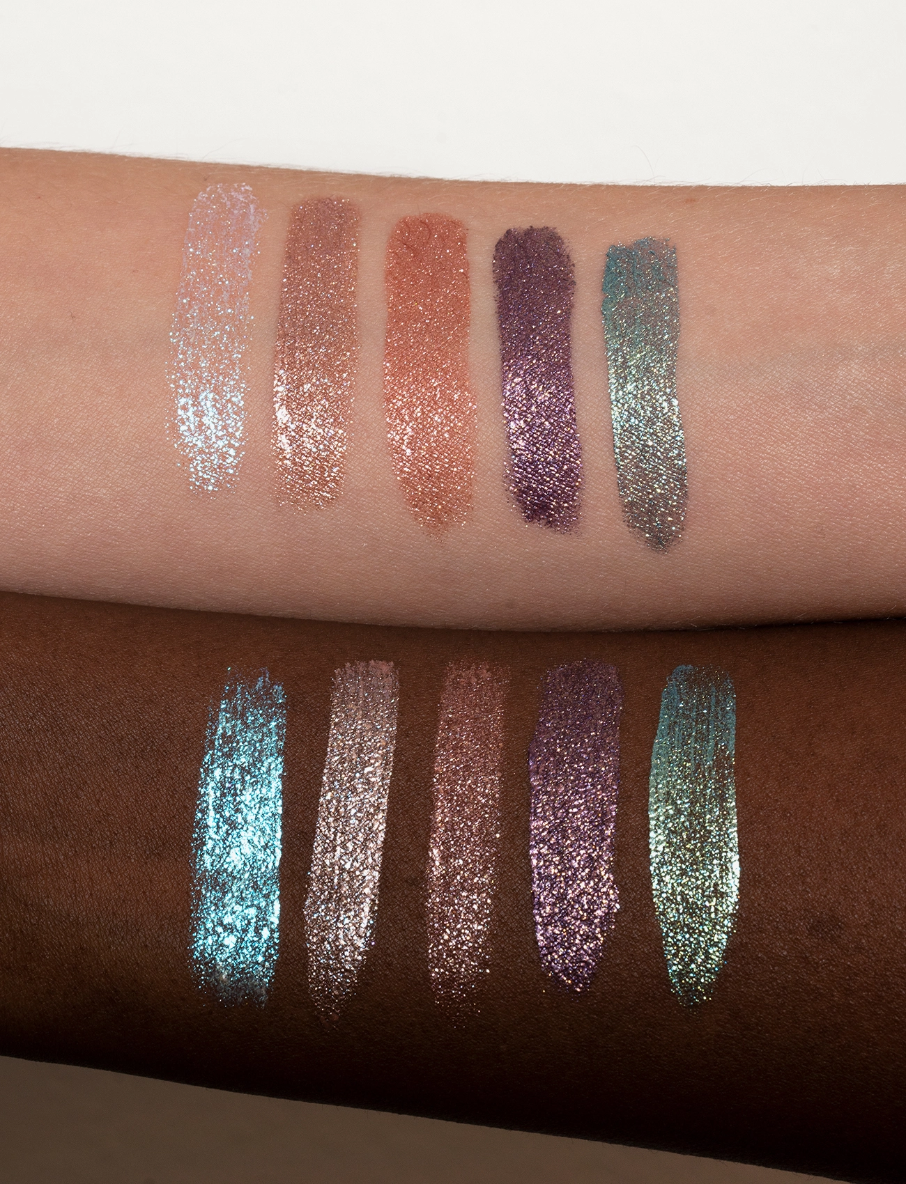 LH Cosmetics - Sparkl liquid eyeshadow & topper - bliv klar til date night - blink translucent base with blue glitter - 3