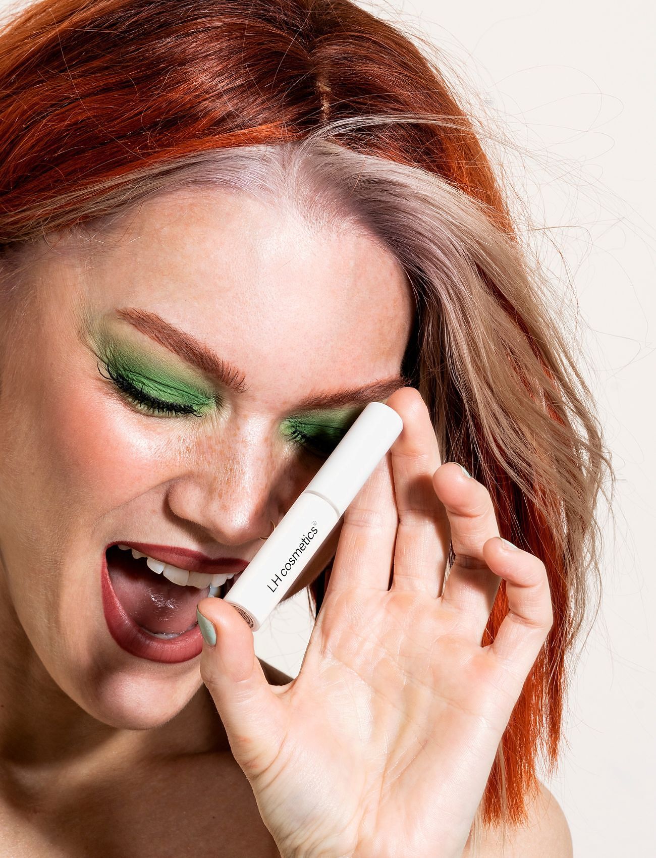 LH Cosmetics - The adhesive - meikit - transparent - 1