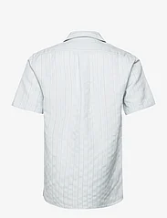 Libertine-Libertine - Cave - kortärmade skjortor - light blue stripe - 1