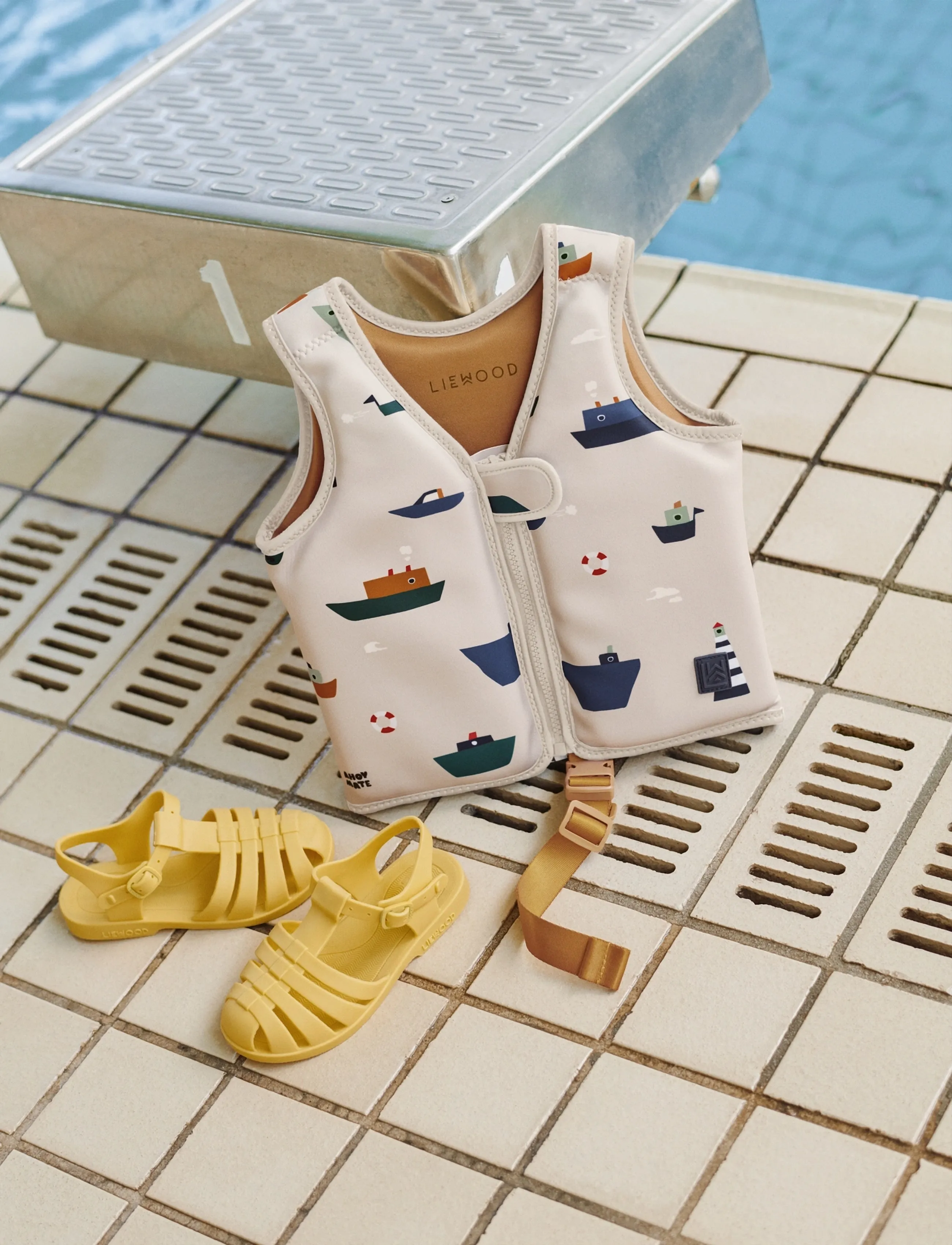 Liewood Dove Swim Vest - Sportsutstyr - SAILING / SANDY / cream