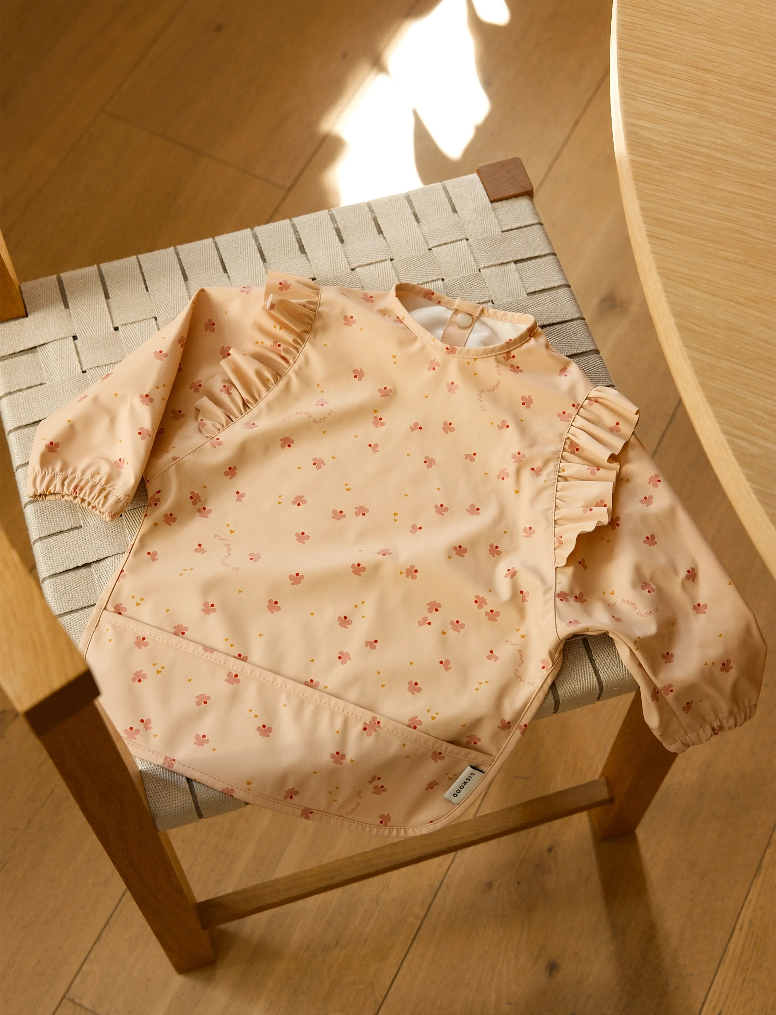 Liewood Merle Ruffle Cape Bib - Voeden - MINI BUTTERFLY / APPLE BLOSSOM / orange