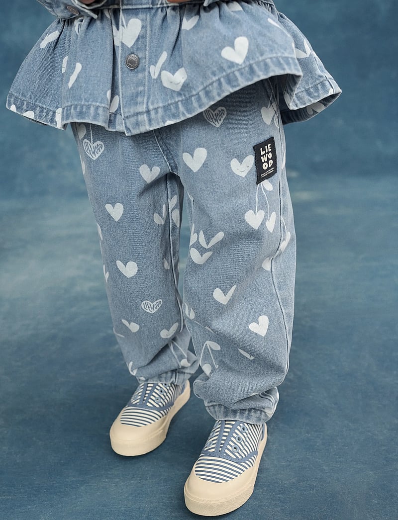 Liewood - Borris Printed Denim Pants - alt laienevad teksad - sweethearts / light blue denim - 0