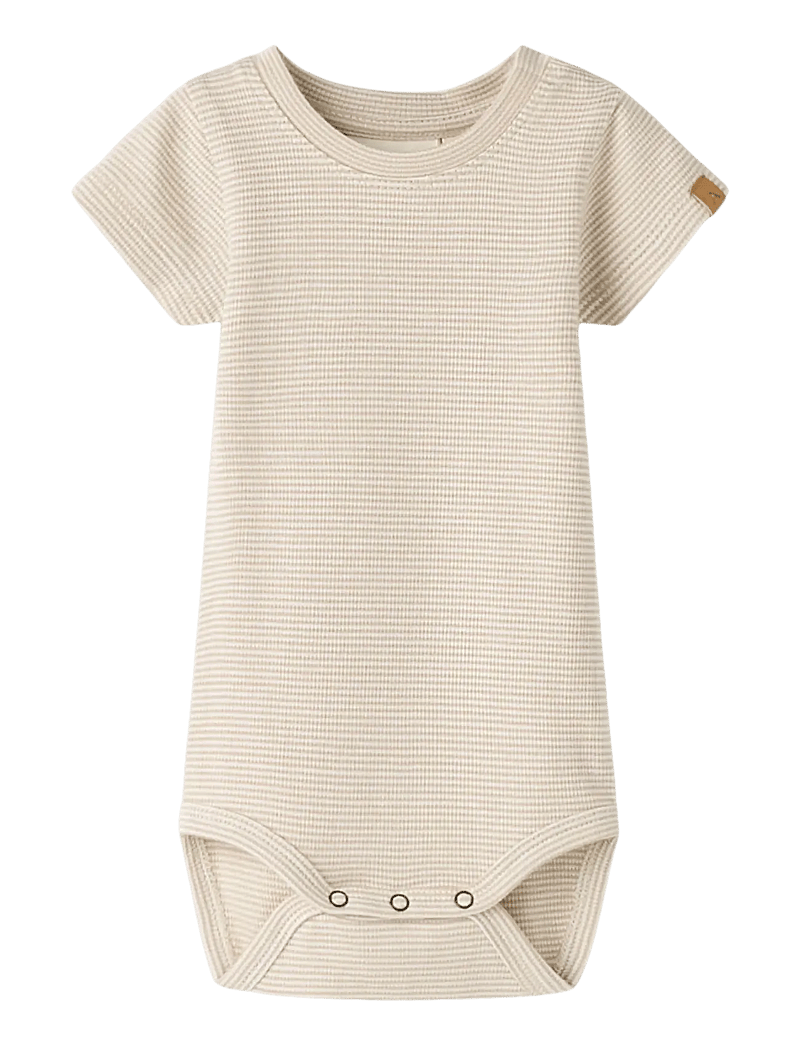 Lil'Atelier - NBMFENG SS SLIM BODY LIL - kortärmade bodysuits - oxford tan - 0