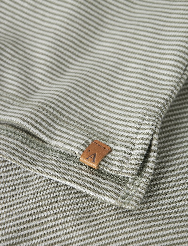 Lil'Atelier - NMMFENG SS SLIM TOP LIL - t-shirts à manches courtes - overland trek - 2