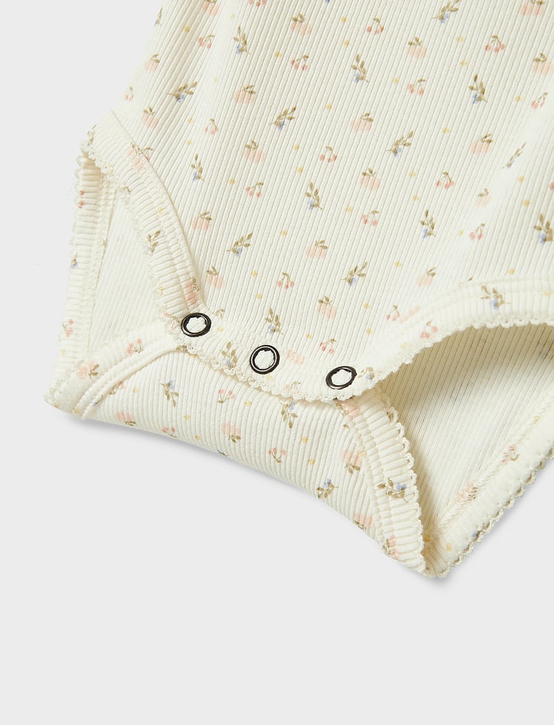 Lil'Atelier - NBFGAGO KIK SS SLIM BODY LIL - kortärmade bodies - coconut milk - 3