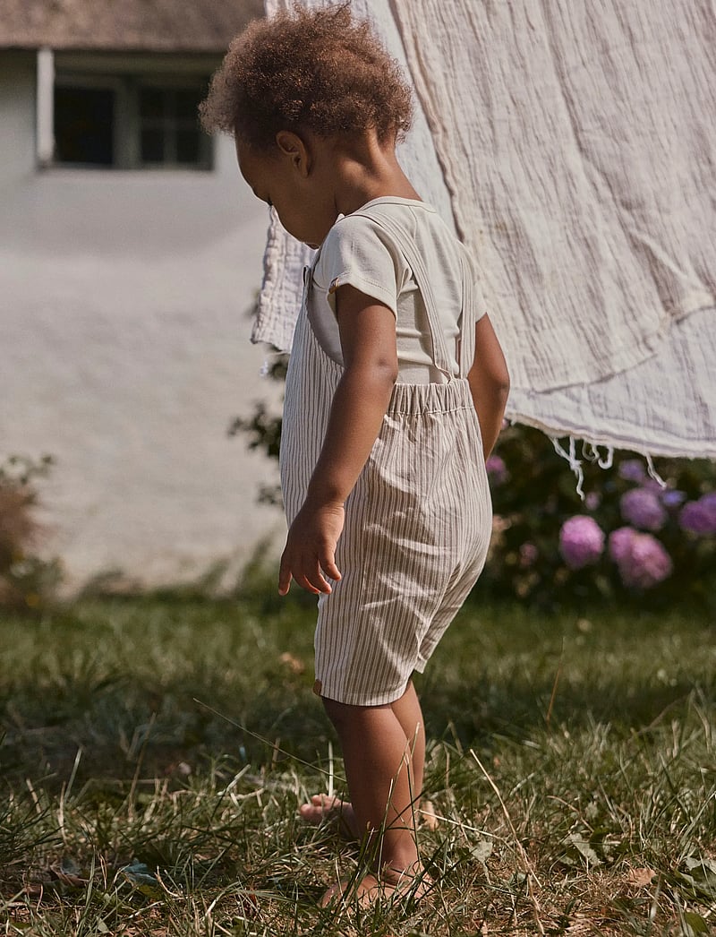 Lil'Atelier - NBMHELO LOOSE SHORT OVERALL LIL - kombinezoni - coconut milk - 3