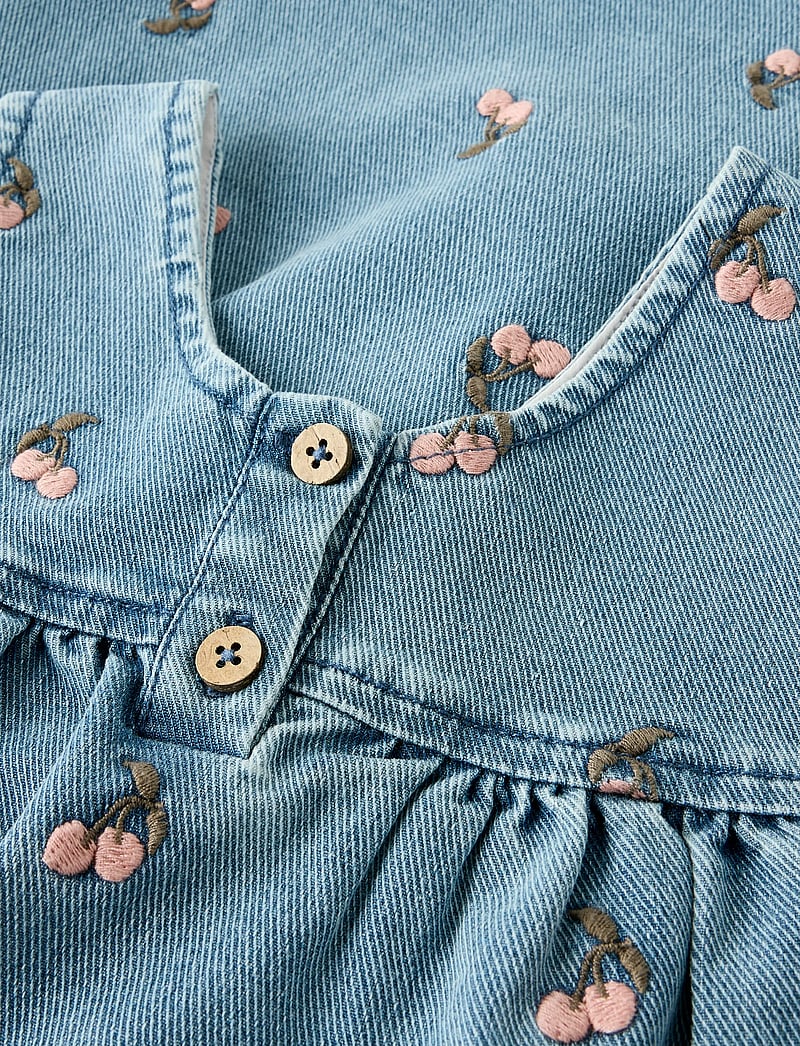 Lil'Atelier - NMFDEVA DNM EMB SPENCER 2024-ES LIL - Ärmlösa vardagsklänningar - medium blue denim - 4