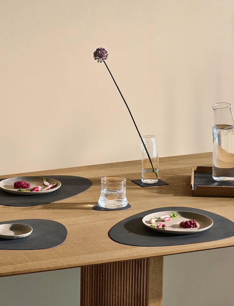 LIND DNA - 4-Set Table Mat Curve L Nupo - textilien - anthracite - 3