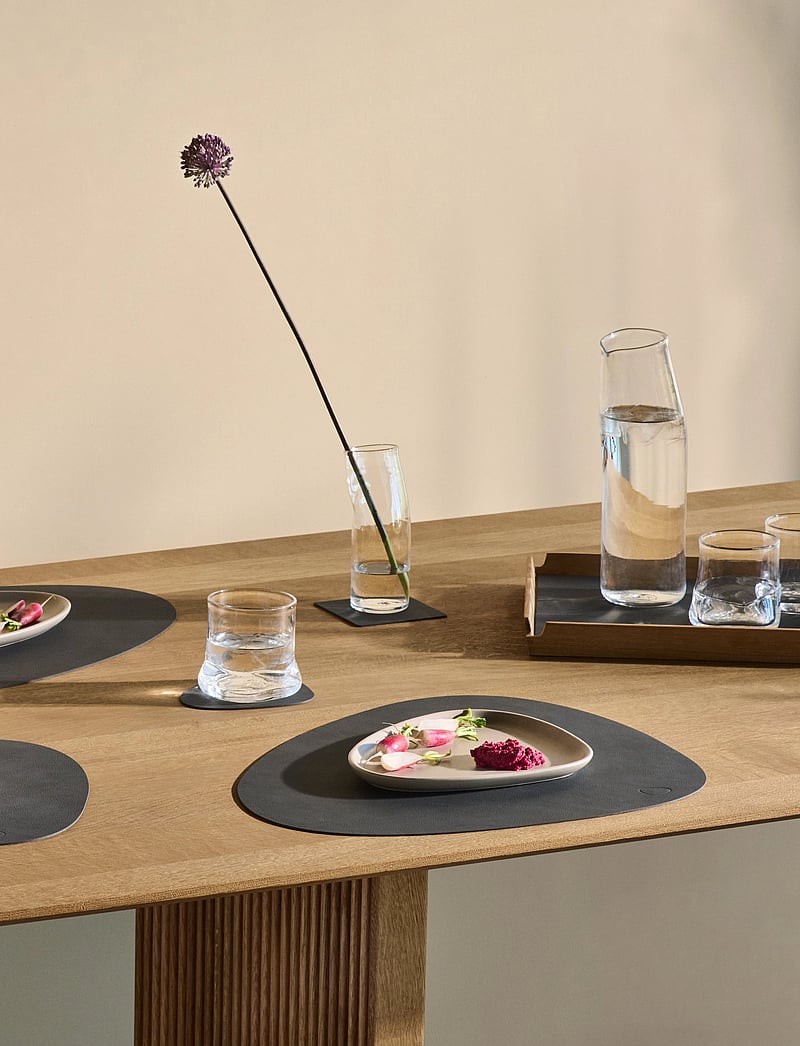 LIND DNA - 4-Set Table Mat Curve L Nupo - textilien - anthracite - 4