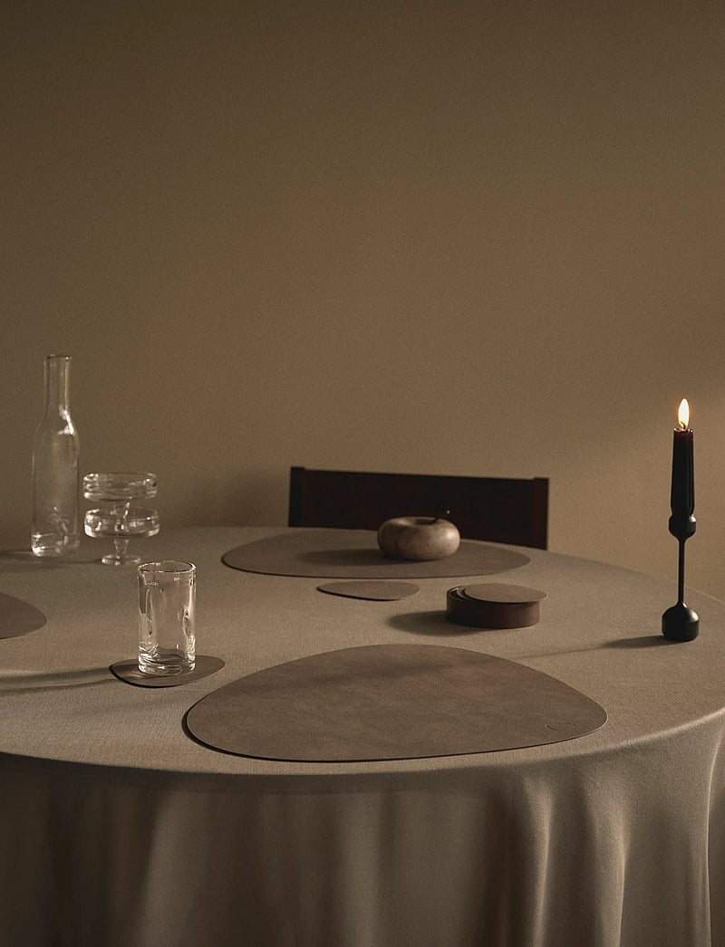 LIND DNA - 4 Set Table Mat Curve L Nupo Nomad Grey - bordstabletter - nomad grey - 3