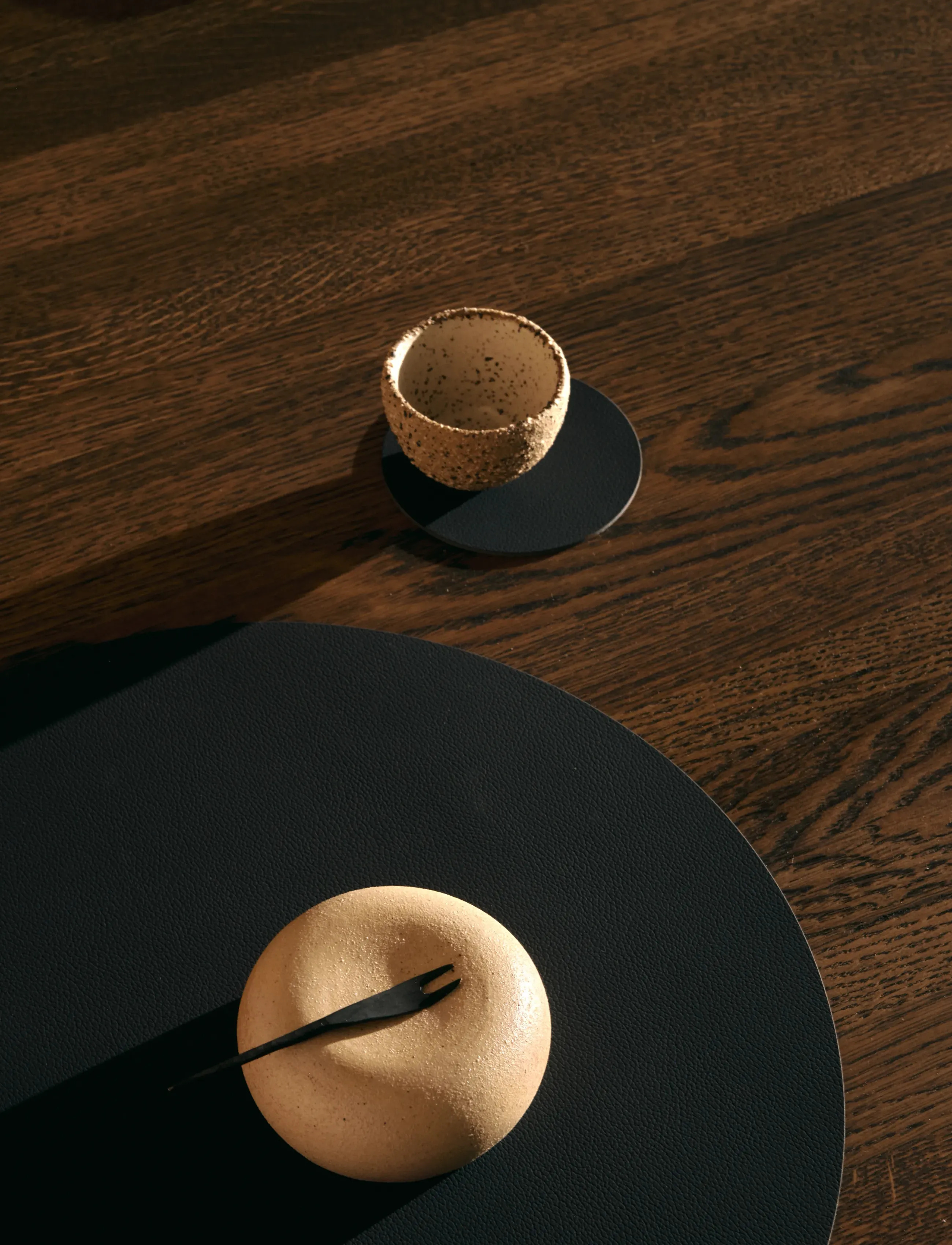 LIND DNA 4-Set Table Mat Circle L Nupo Black Ink, D:38 cm, Black, Tableware > Placemats, Unisex