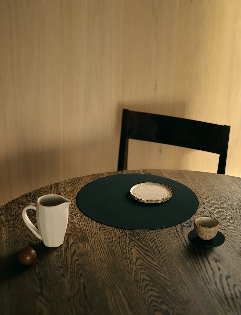 LIND DNA - 4-Set Table Mat Circle L Nupo Black Ink - taldrikualused - black ink - 3