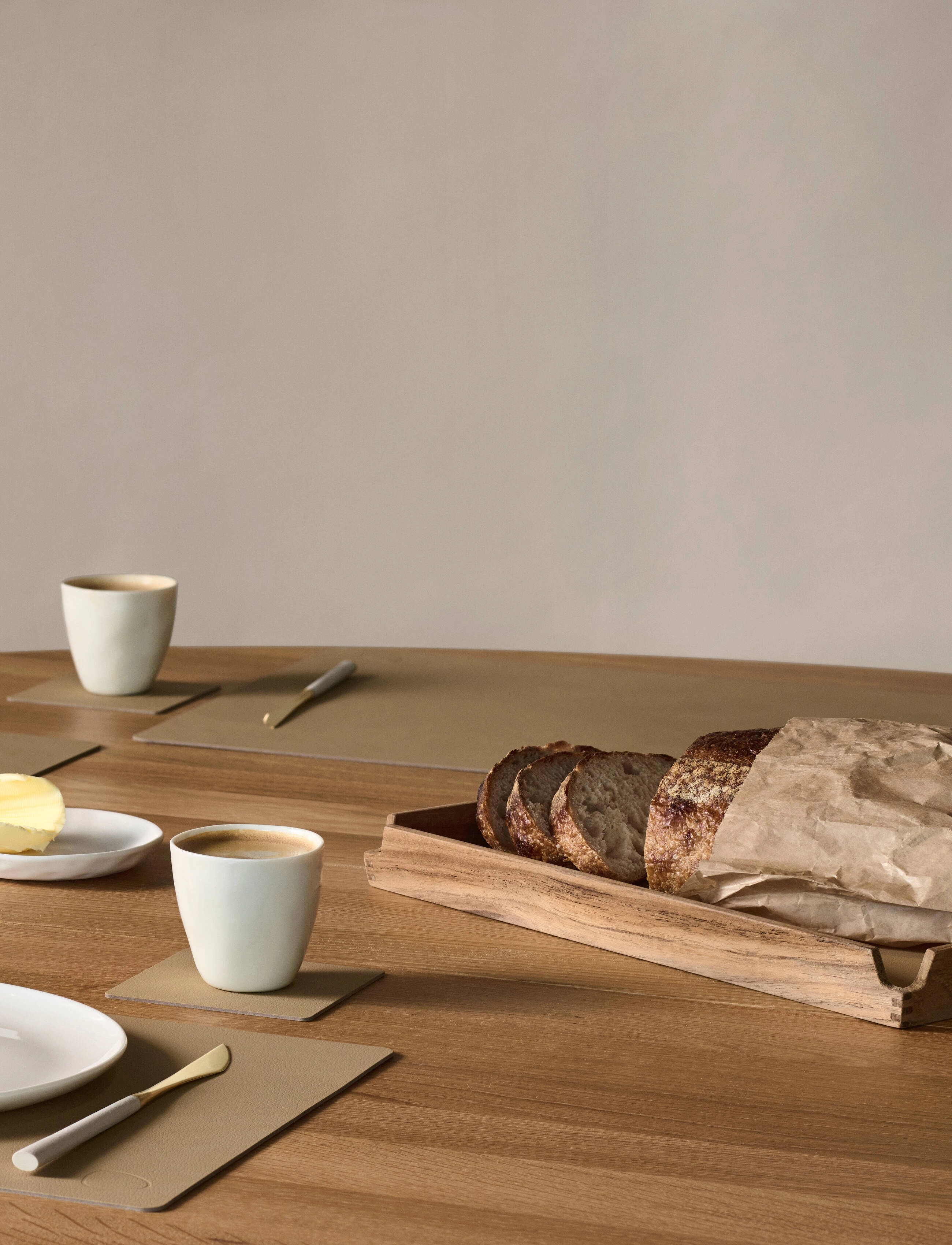 LIND DNA - Teak Tray Square Airy - serveringsbakker - herbal dust/teak - 4