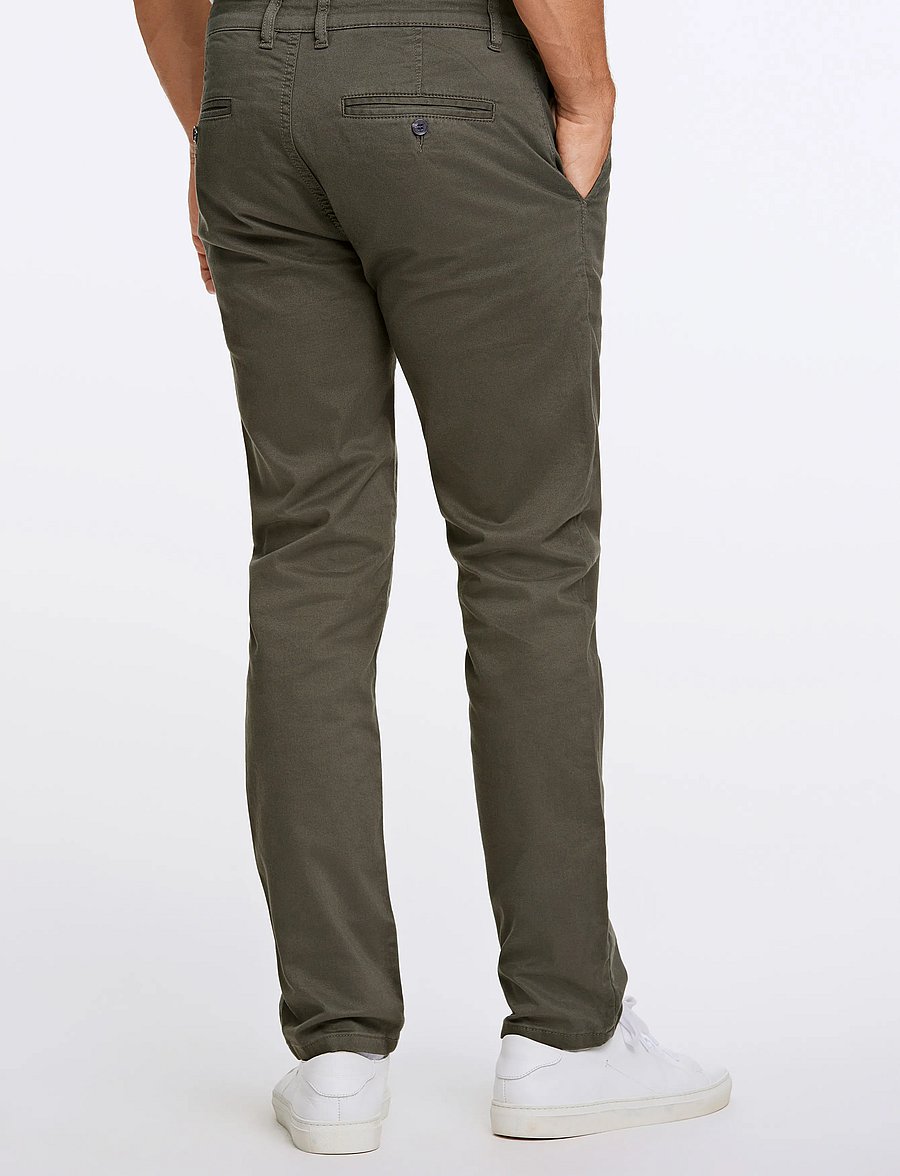 Lindbergh Black - 1927: Cashmere touch superflex chino pants - chinos - army - 3