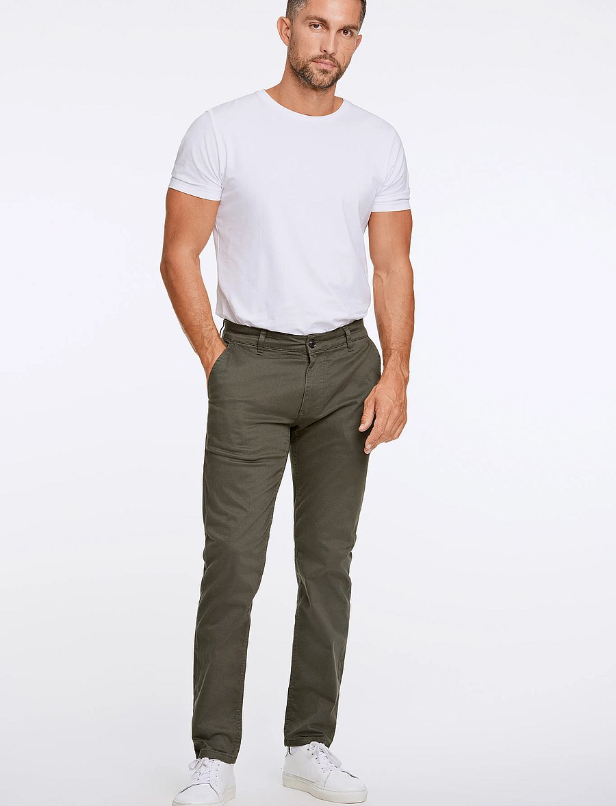Lindbergh Black - 1927: Cashmere touch superflex chino pants - chinos - army - 4