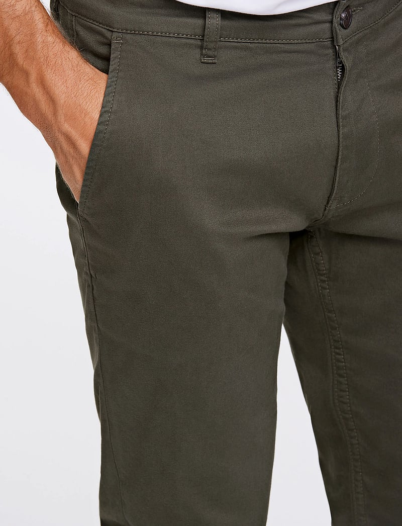 Lindbergh Black - 1927: Cashmere touch superflex chi - chinos - army - 5
