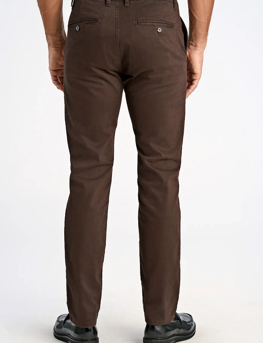 Lindbergh Black - 1927: Cashmere touch superflex chino pants - chinos - dk chocolate - 3