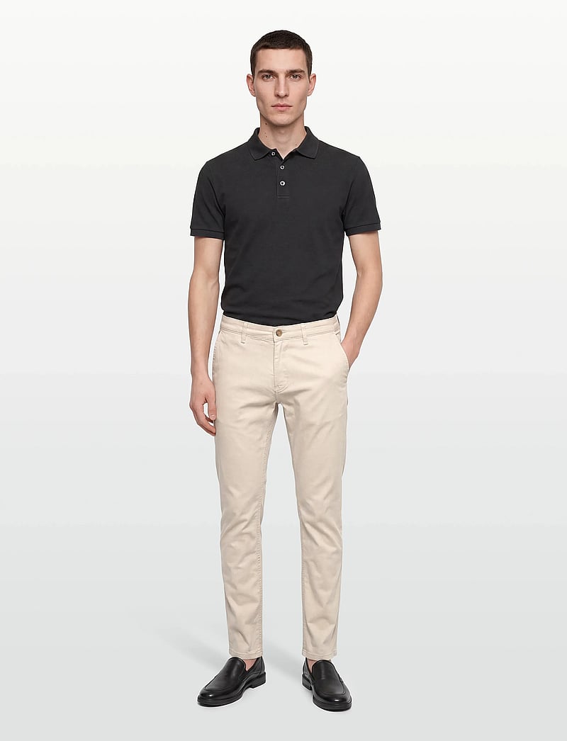 Lindbergh Black - 1927: Cashmere touch superflex chino pants - chinos - kit - 0