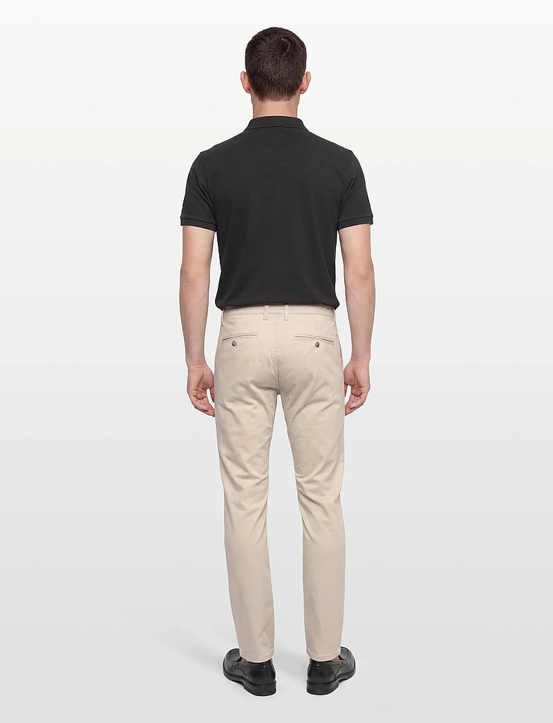 Lindbergh Black - 1927: Cashmere touch superflex chino pants - chinos - kit - 4