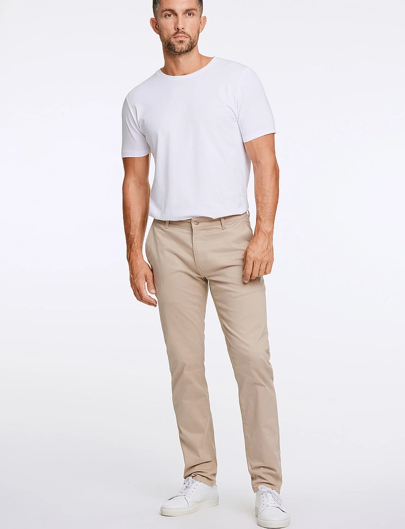 Lindbergh Black - 1927: Cashmere touch superflex chi - chinos - sand - 4