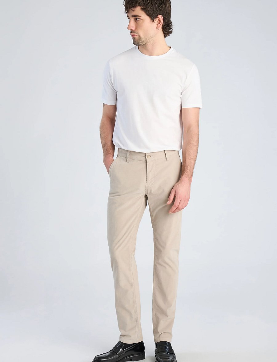 Lindbergh Black - 1927: Superflex cashmere touch chino corduroy pants - chinos - lt cream - 0