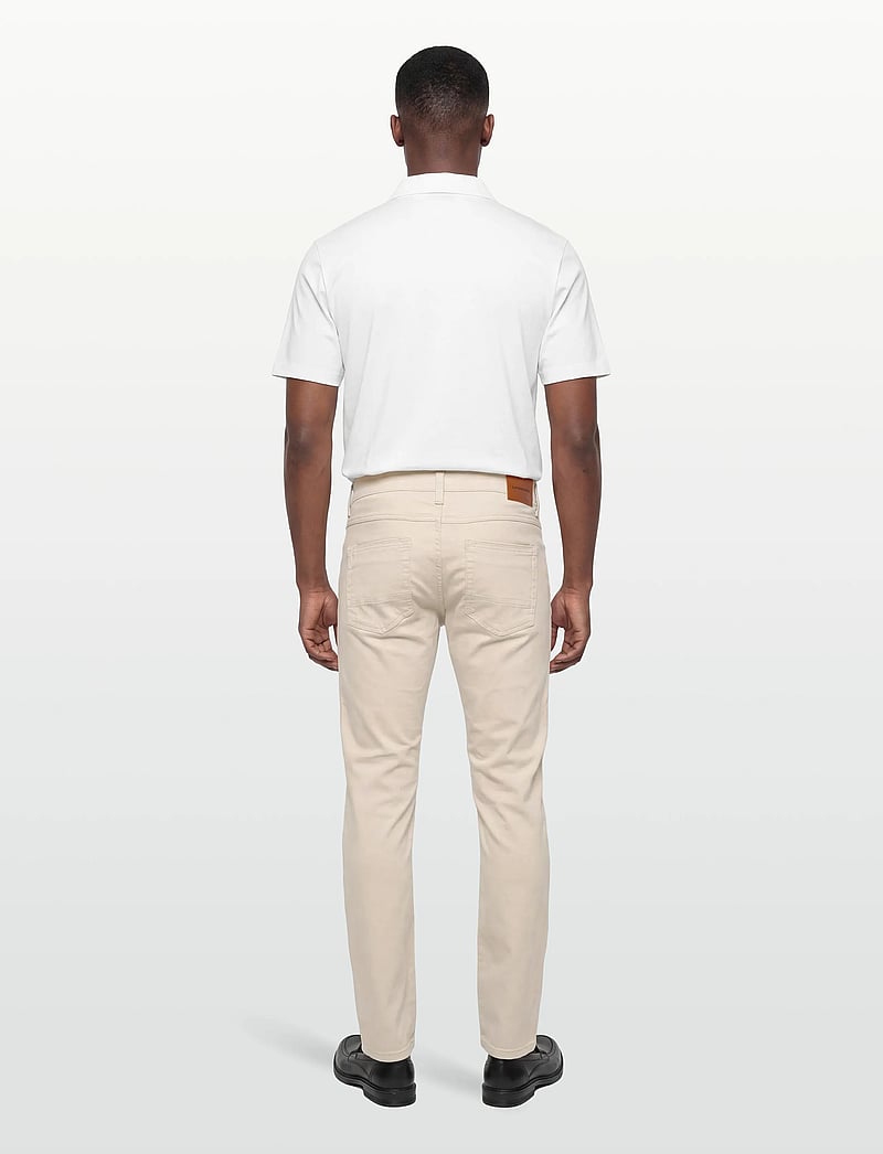 Lindbergh Black - 1927: Superflex 5 pocket cashmere touch pants - slim jeans - kit - 4