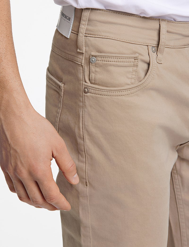 Lindbergh Black - 1927: Superflex 5 pocket cashmere touch pants - kitsad teksad - sand - 5