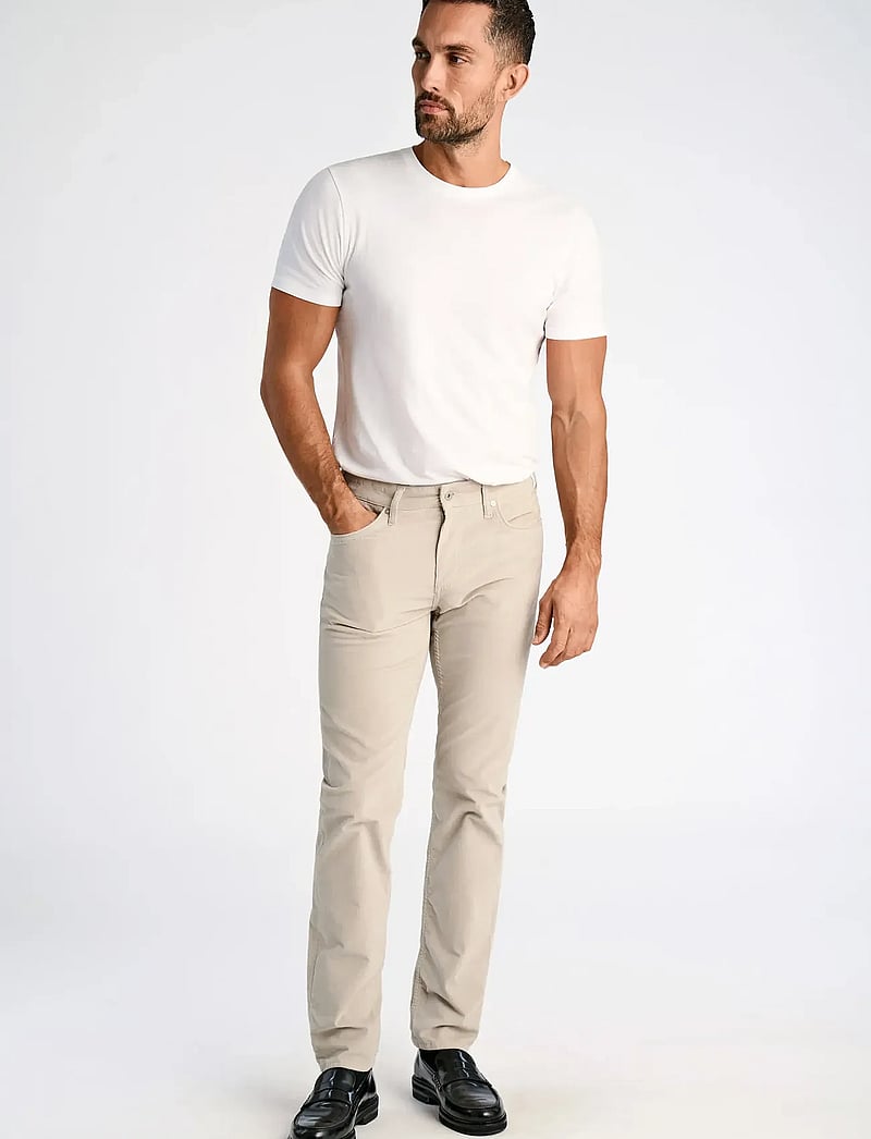Lindbergh Black - 1927: 5 pocket corduroy pants - slim jeans - lt cream - 0