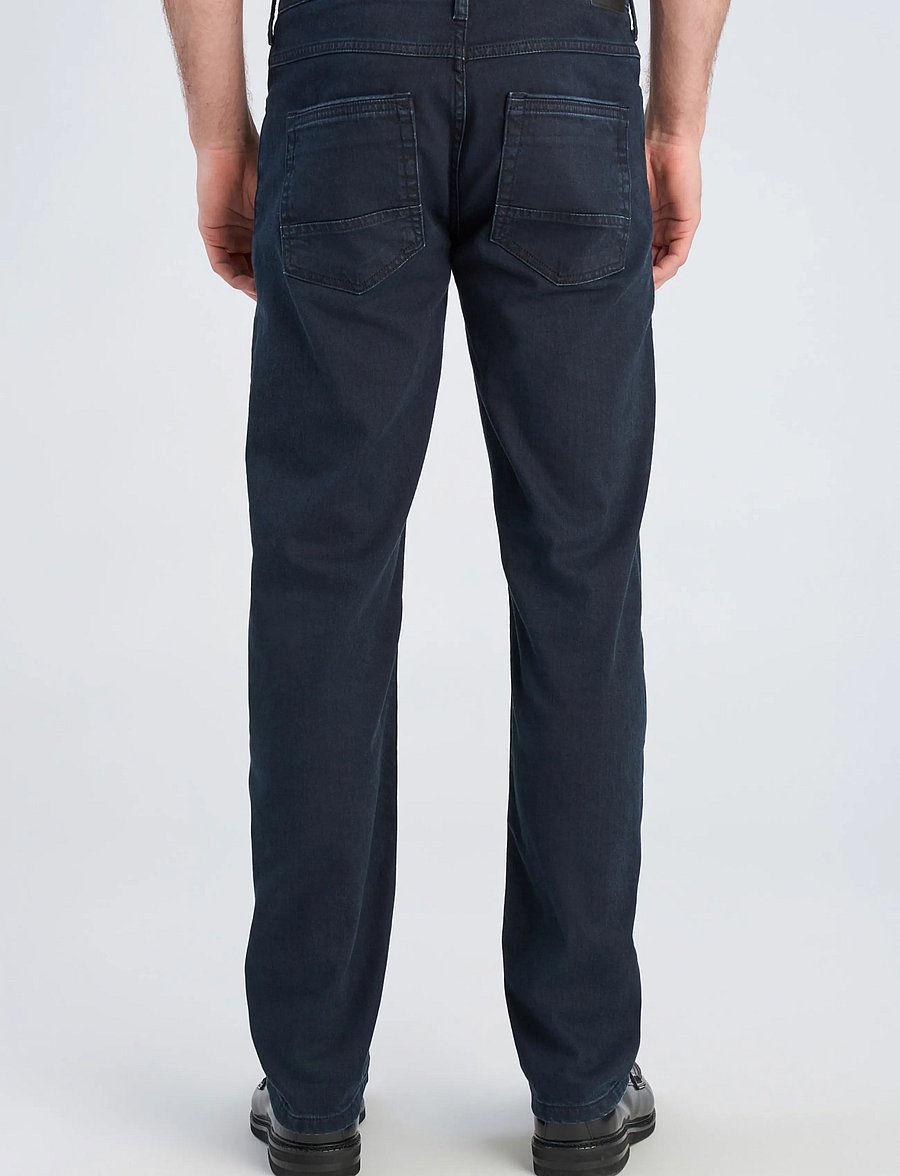 Lindbergh Black - 1927: Superflex 5 pocket cashmere - tapered jeans - washed indigo - 4