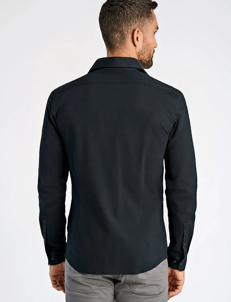 Lindbergh Black - Piqué knitted shirt L/S - formelle skjorter - black - 4