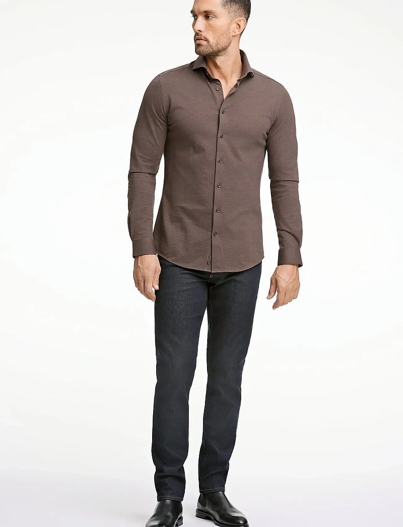 Lindbergh Black - Piqué knitted shirt L/S - kostymskjortor - brown mel - 0