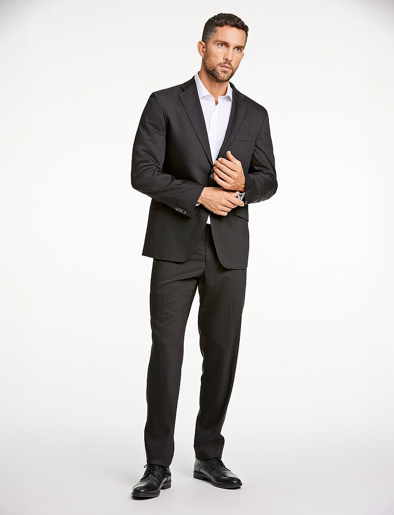 Lindbergh Black - Technical stretch blazer - combi suit - enkeltradede blazere - black - 4