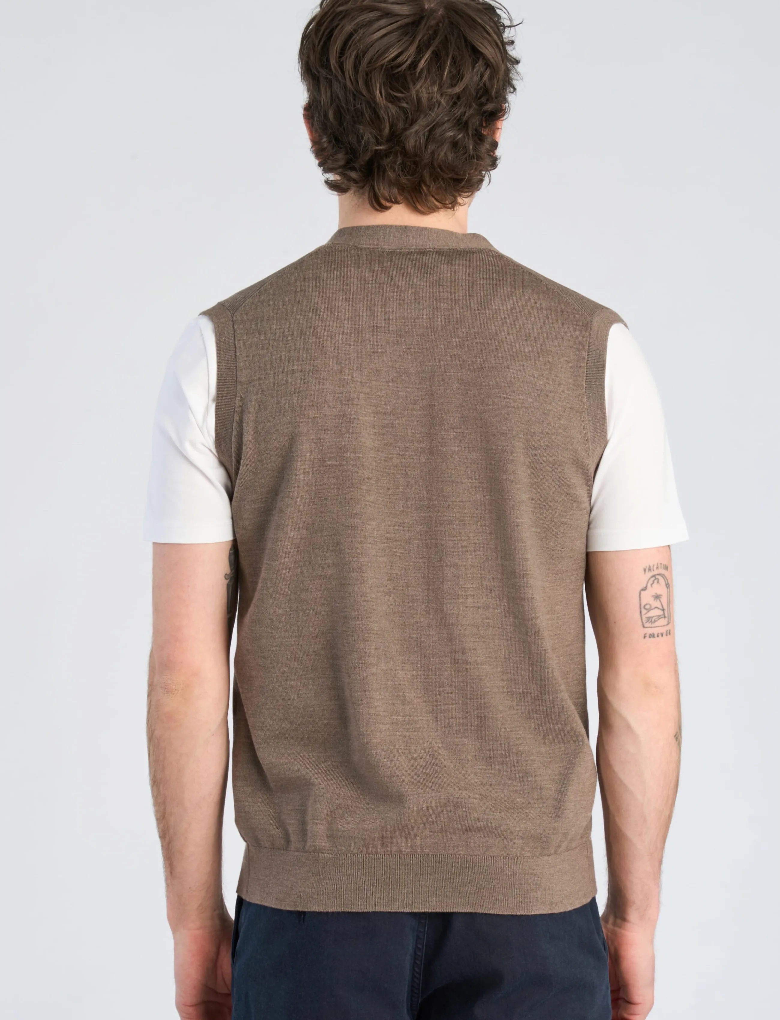 Lindbergh Black - 100 % merino botton through vest - stickade västar - dk sand mel - 4