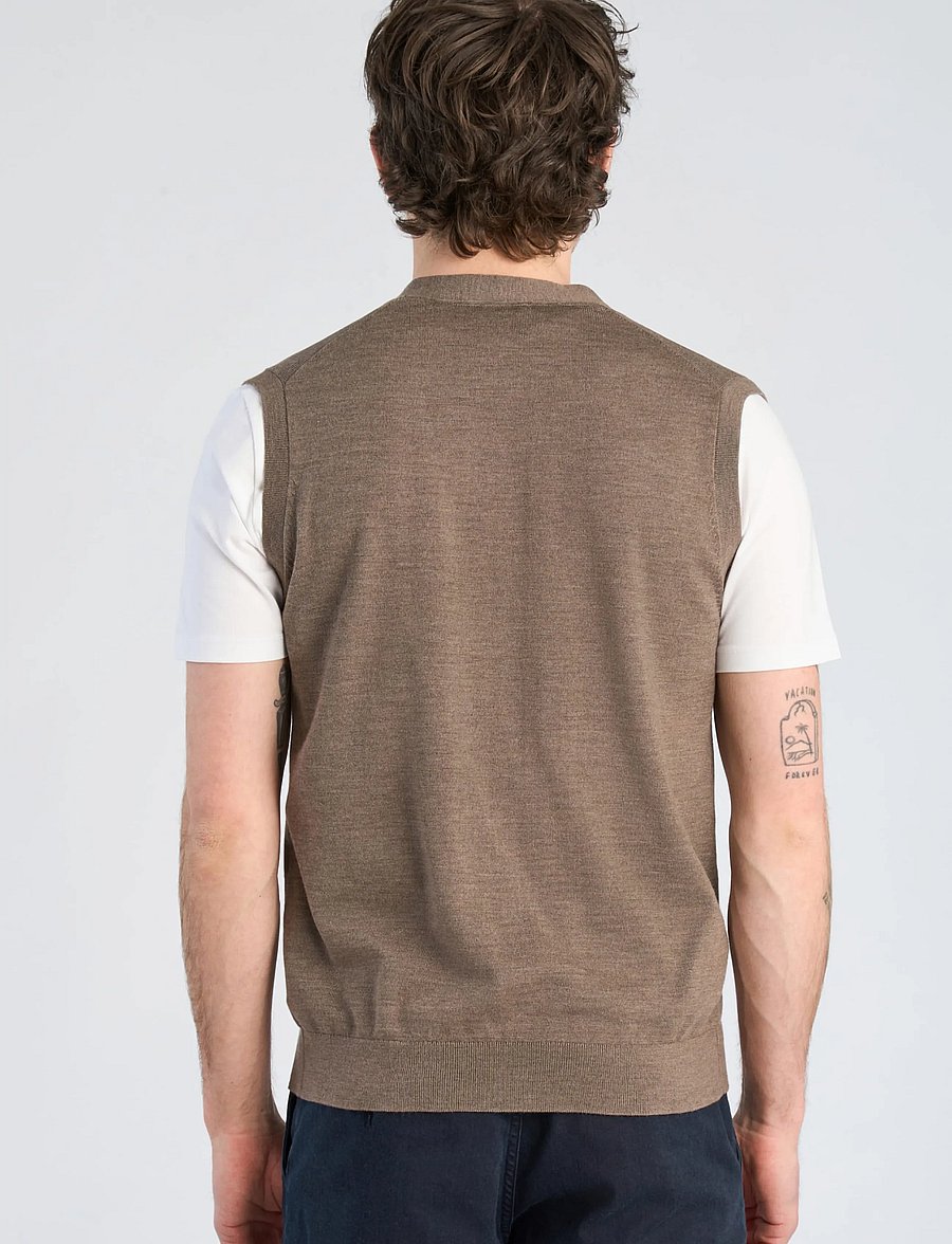 Lindbergh Black - 100 % merino botton through vest - stickade västar - dk sand mel - 4