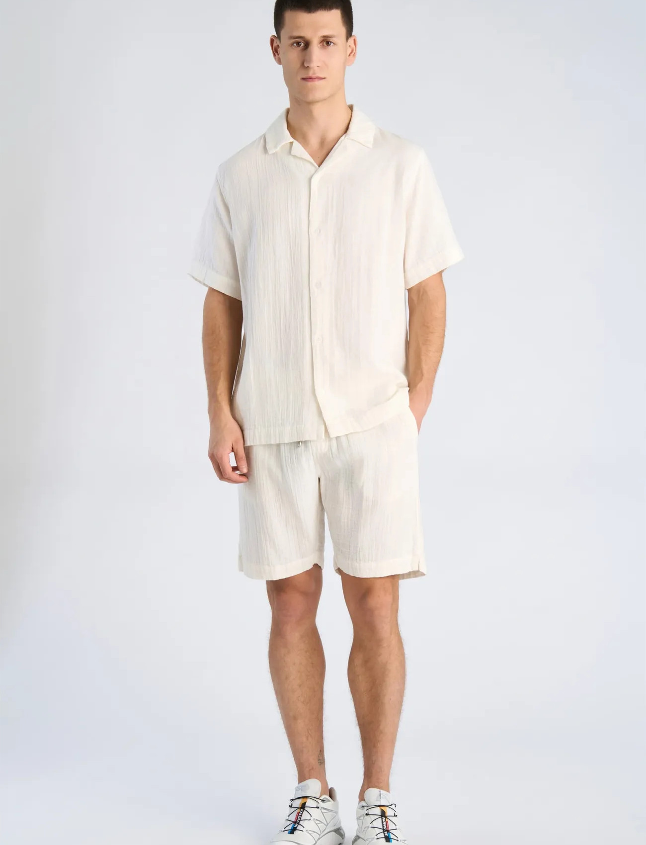 Lindbergh Cotton Muslin Shorts - Cream - S 1