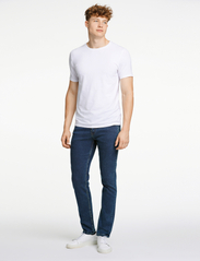 Lindbergh - Tapered Fit Superflex Jeans - slim fit jeans - easy blue - 2