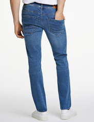 Lindbergh - Tapered Fit Superflex Jeans - slim fit jeans - medium blue - 4