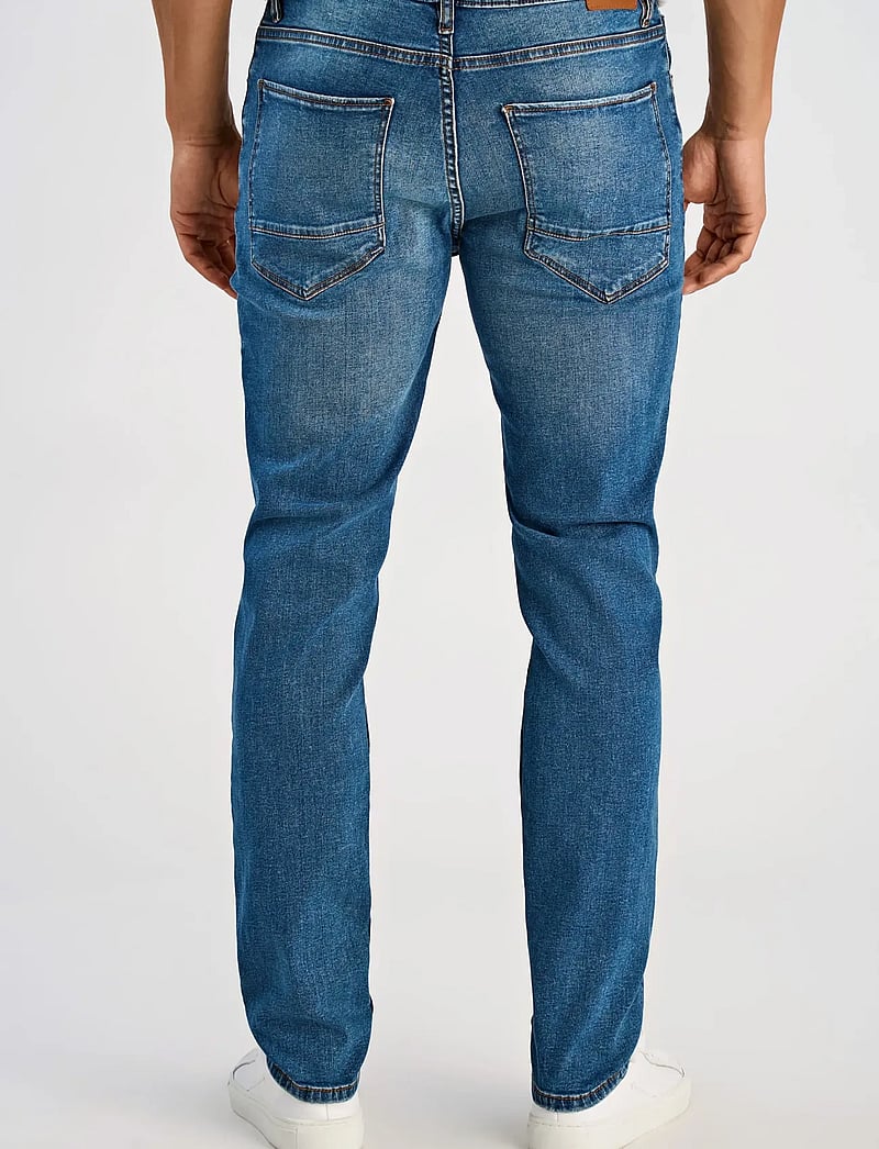 Lindbergh - Superflex jeans - tapered jeans - bright blue - 4