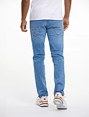 Lindbergh - Tapered Fit Superflex Jeans - tapered jeans - pale blue - 3