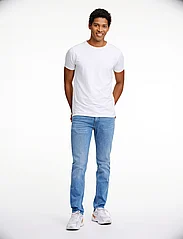Lindbergh - Tapered Fit Superflex Jeans - tapered jeans - pale blue - 4