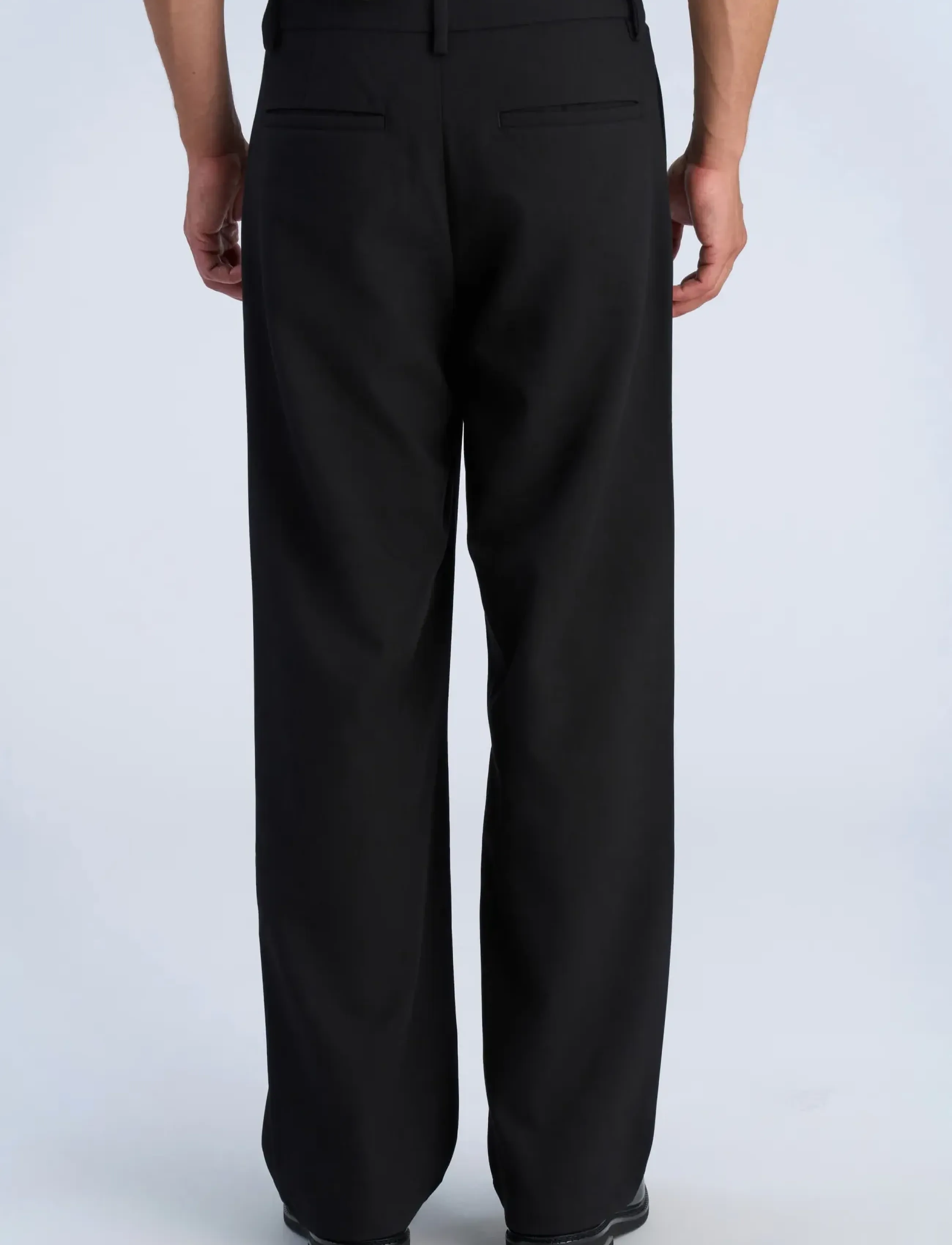 Lindbergh - Superflex double pleated pants - kostymbyxor - black - 4