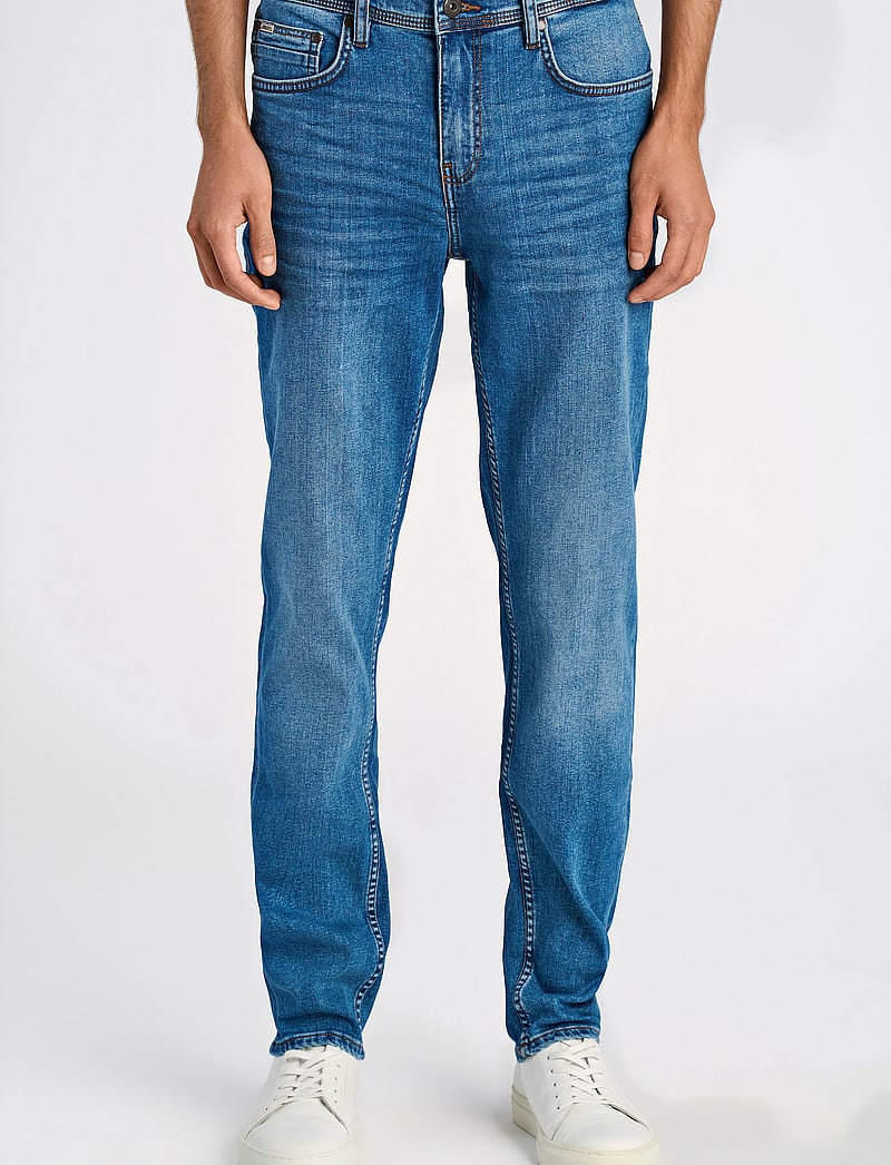 Lindbergh - Tapered fit superflex jeans - tapered jeans - sky blue - 3