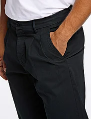 Lindbergh - Wide fit pants - chino's - black - 5