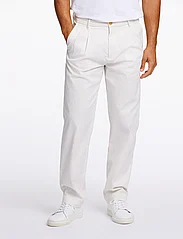 Lindbergh - Wide fit pants - chinos - off white - 2