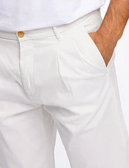 Lindbergh - Wide fit pants - chinos - off white - 5